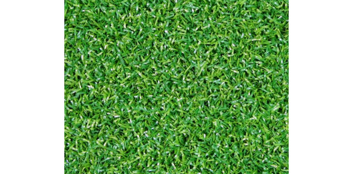 up close view of the artificial turf on an Orlimar Residential Golf Mat